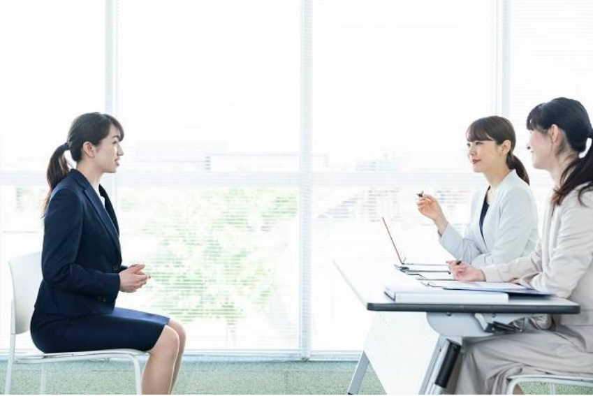 【面接が怖い看護師へ】緊張して顔が引きつらないための対策7選