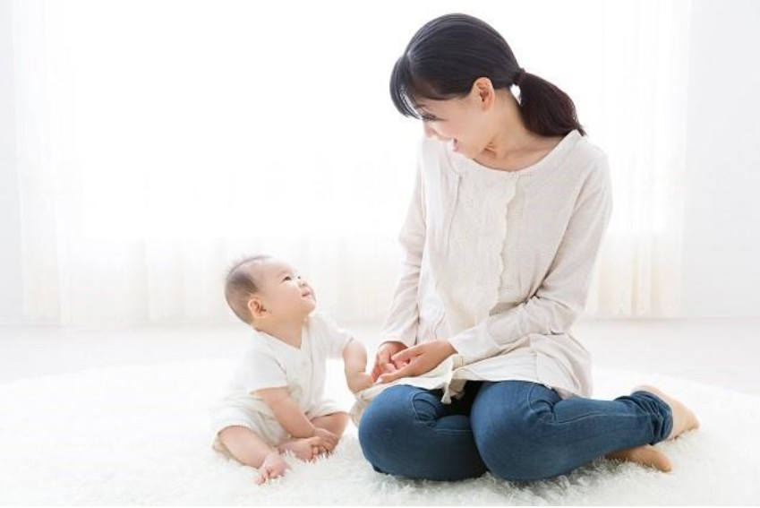 派遣看護師でも産休は取得できるが育休は難しいことを解説する記事のまとめイメージ(母親と赤ちゃん)